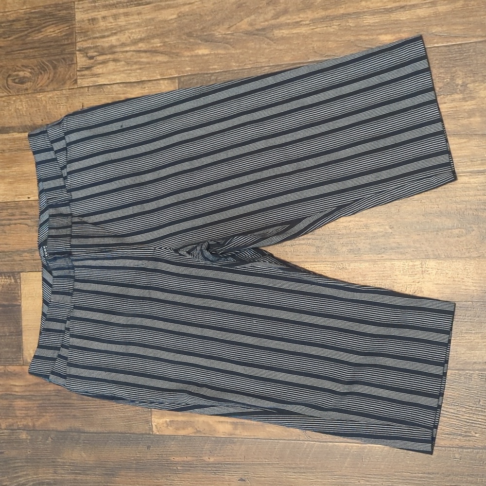 NY&CO capri pants womans size 16